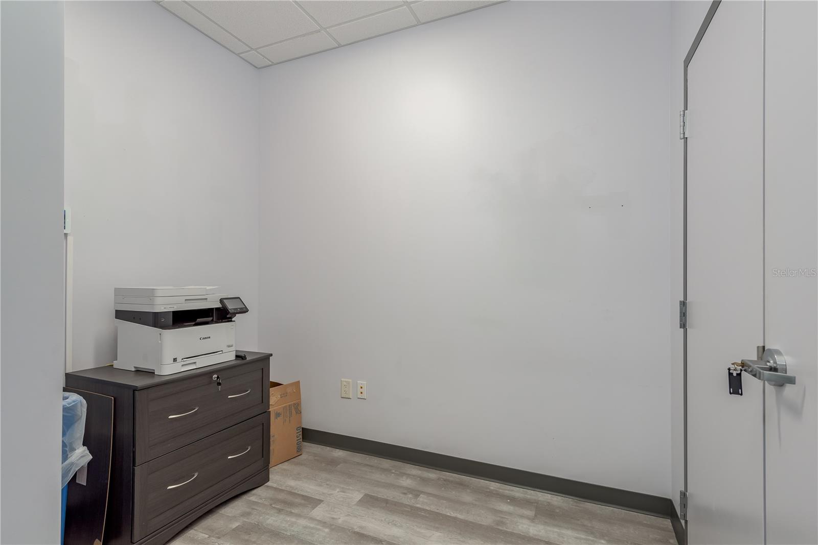Image 11 of 28 For 4690 Exploration Avenue 4700