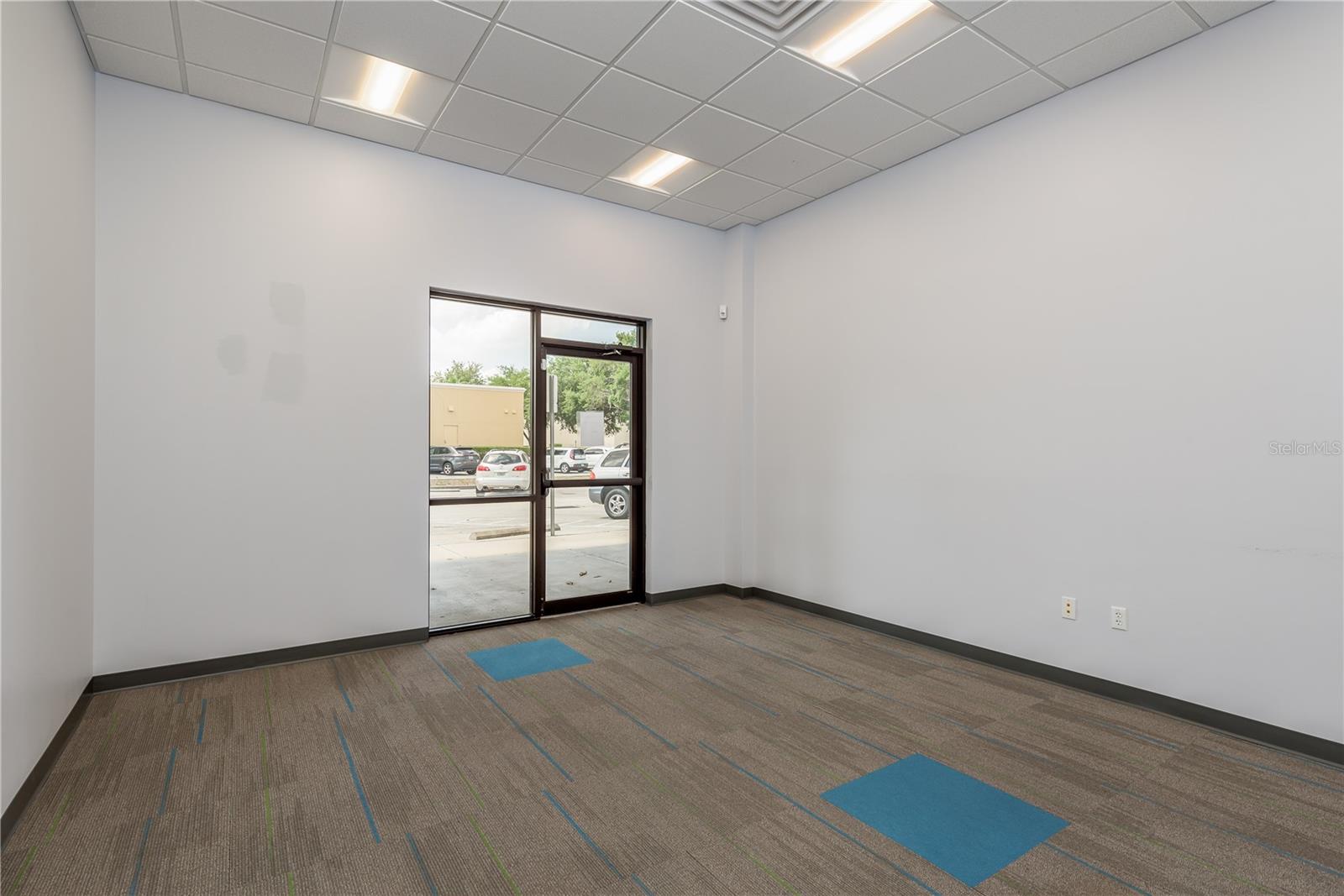 Image 17 of 28 For 4690 Exploration Avenue 4700