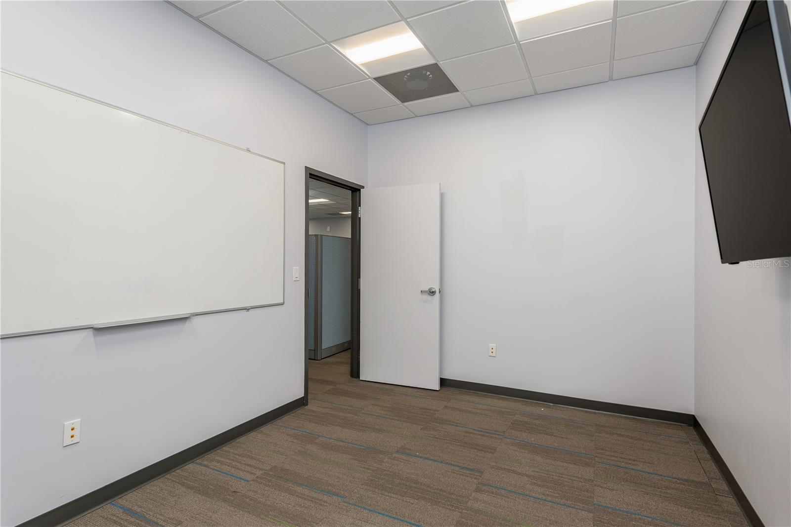 Image 20 of 28 For 4690 Exploration Avenue 4700
