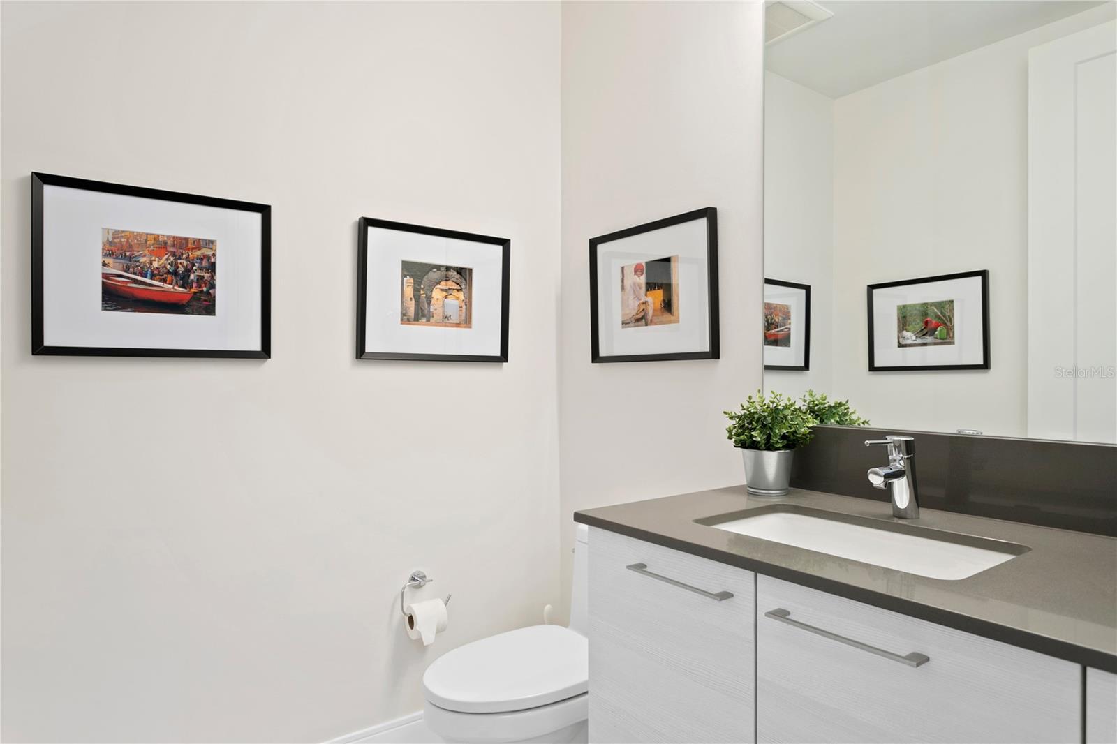 Listing photo id 26 for 100 1st Avenue N 2302