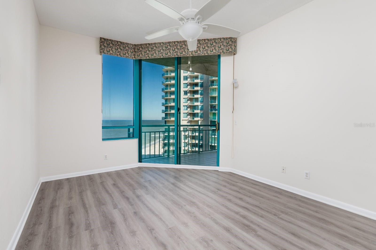 Image 21 of 67 For 1560 Gulf Boulevard 1004