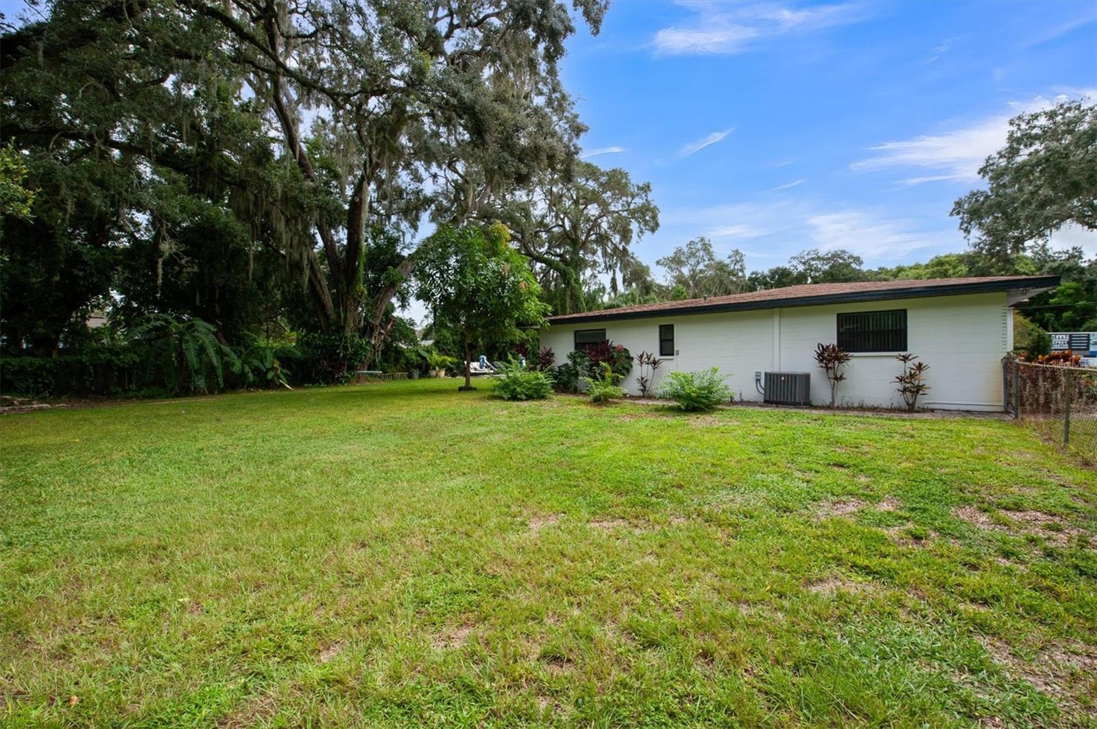 Listing photo id 49 for 16202 Indian Mound Road