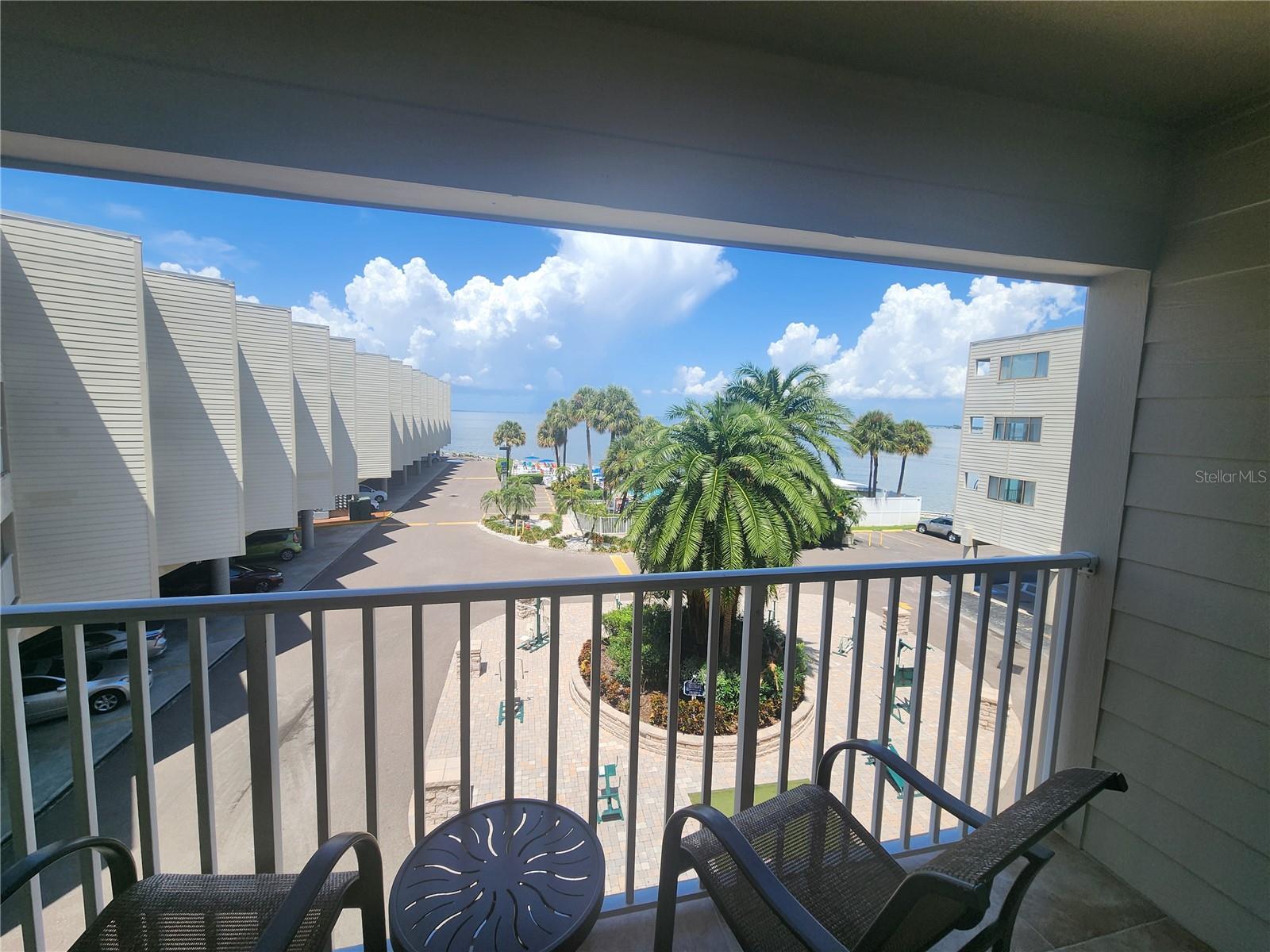 Listing photo id 19 for 2506 Rocky Point Drive 356