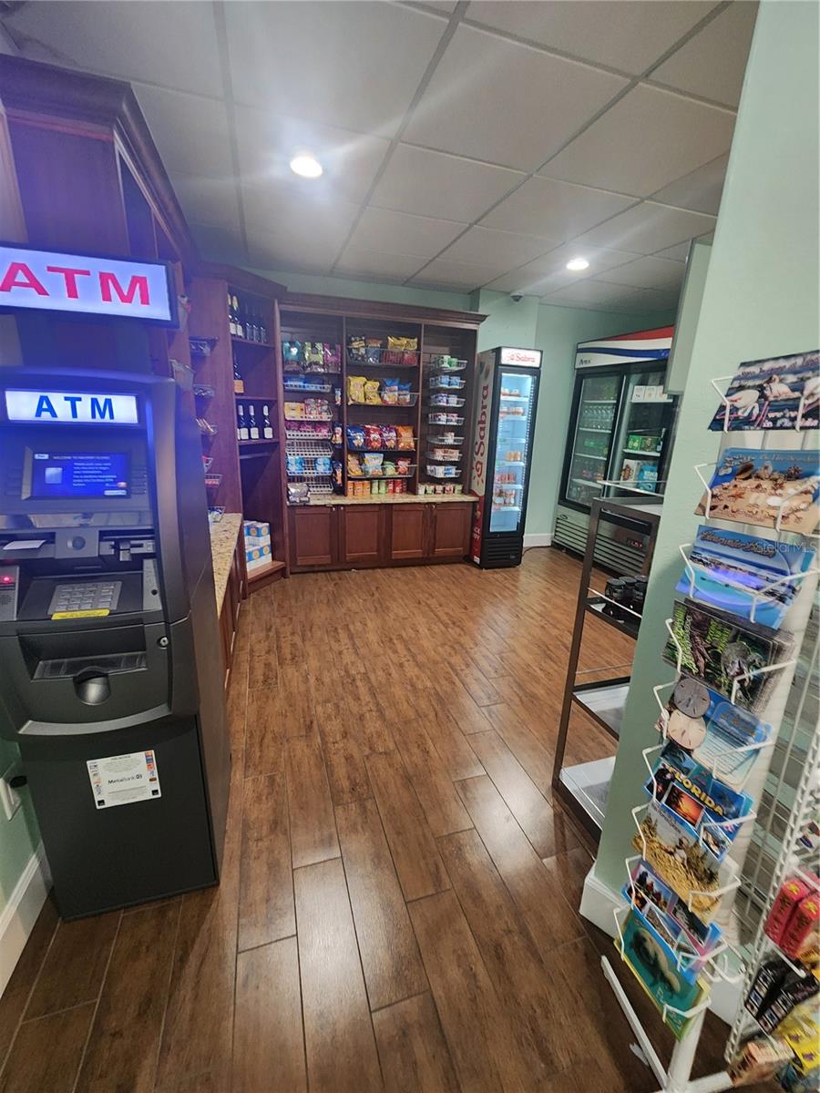 Listing photo id 31 for 2506 Rocky Point Drive 356