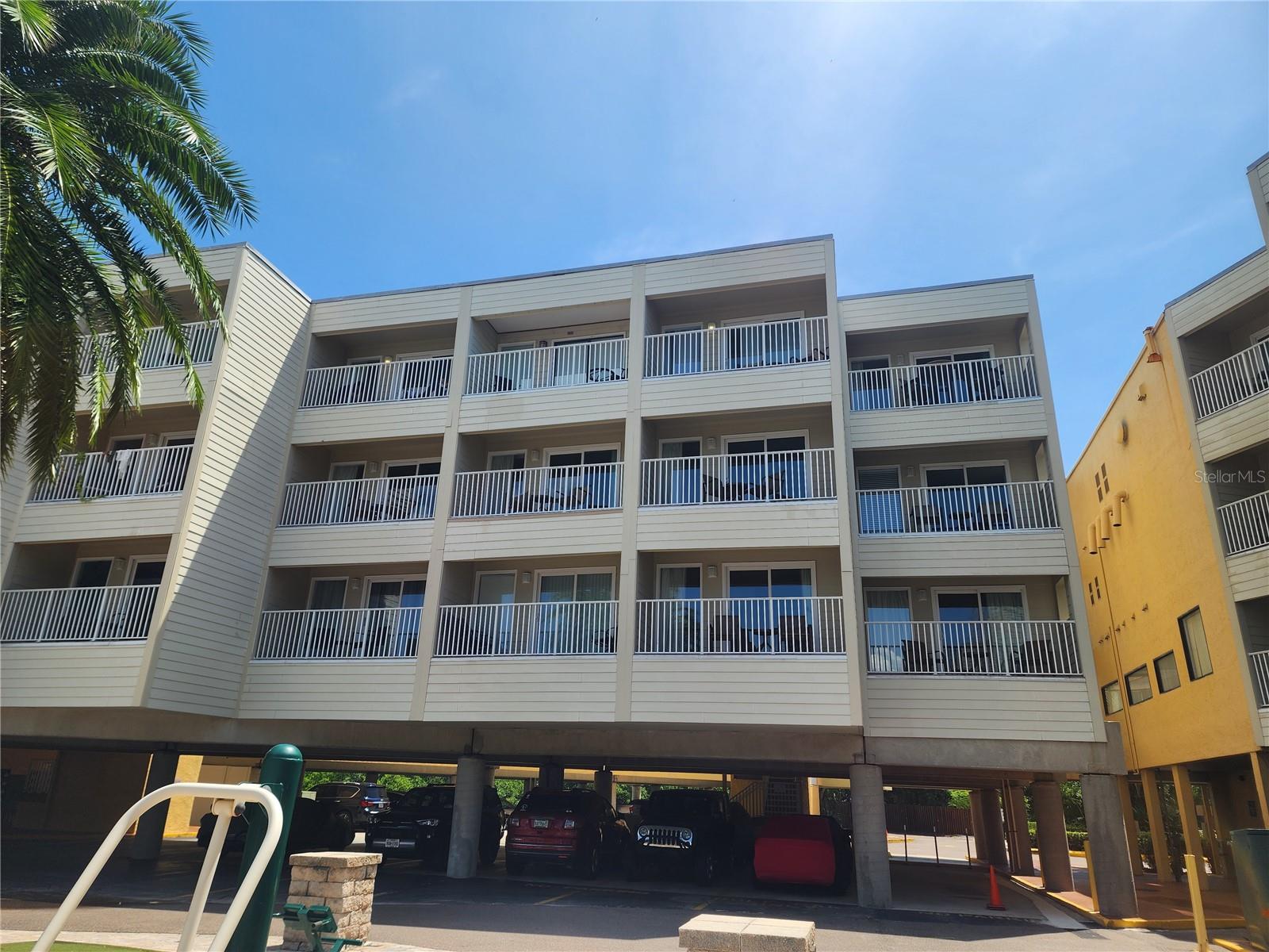 Listing photo id 34 for 2506 Rocky Point Drive 356