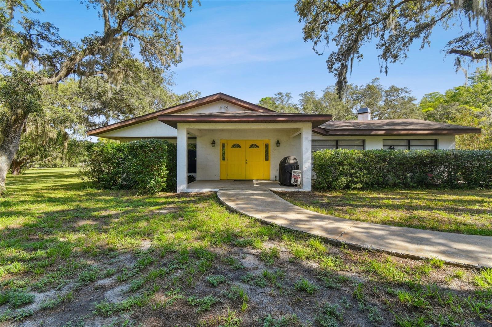 Listing photo id 11 for 10208 Grove Drive