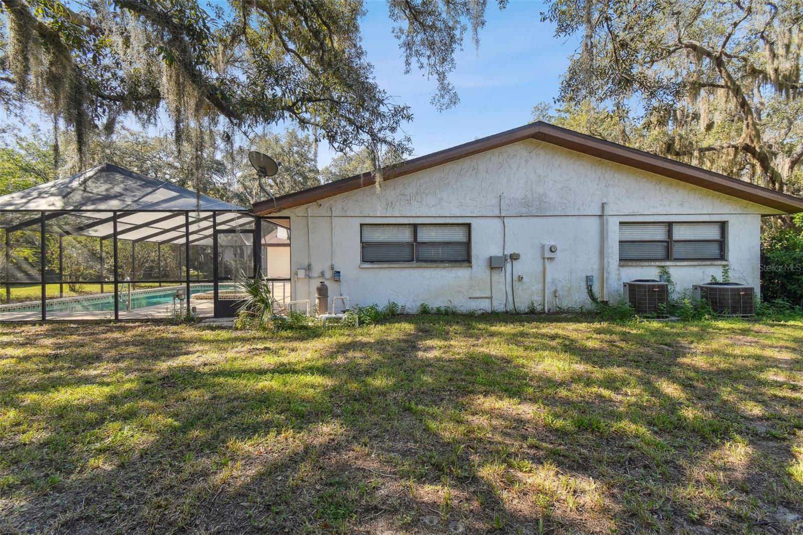 Listing photo id 24 for 10208 Grove Drive