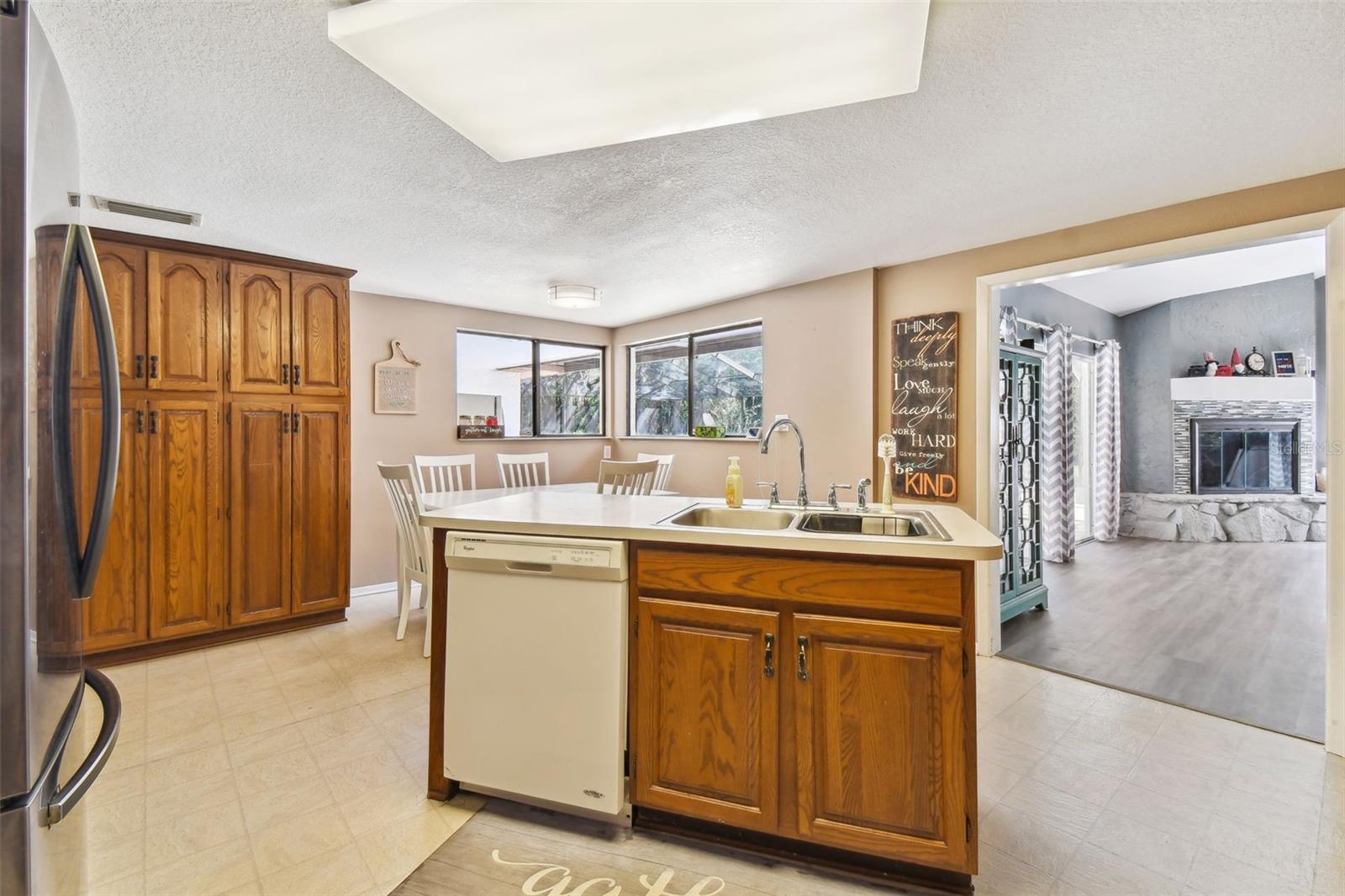 Listing photo id 82 for 10208 Grove Drive