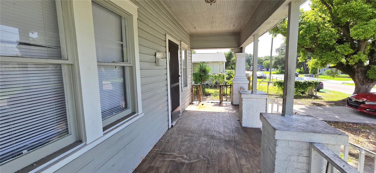 Listing photo id 5 for 2706 24th Avenue