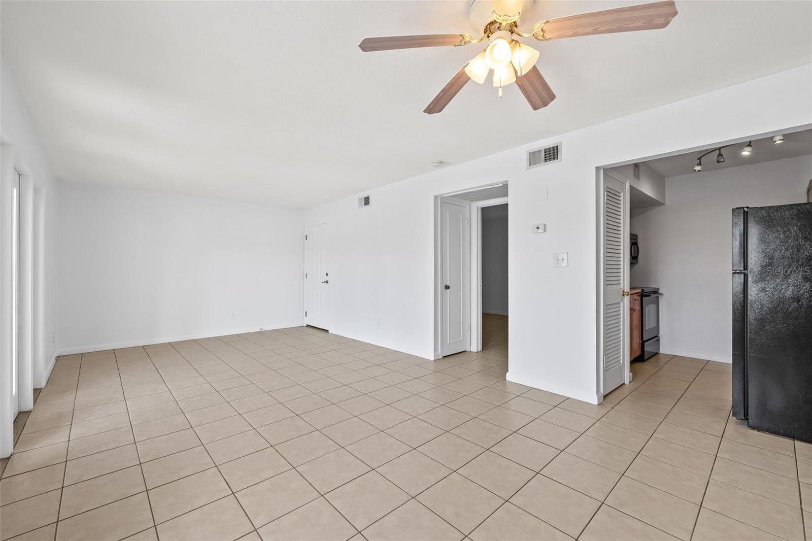 Image 12 of 42 For 190 Pompano Drive Se A