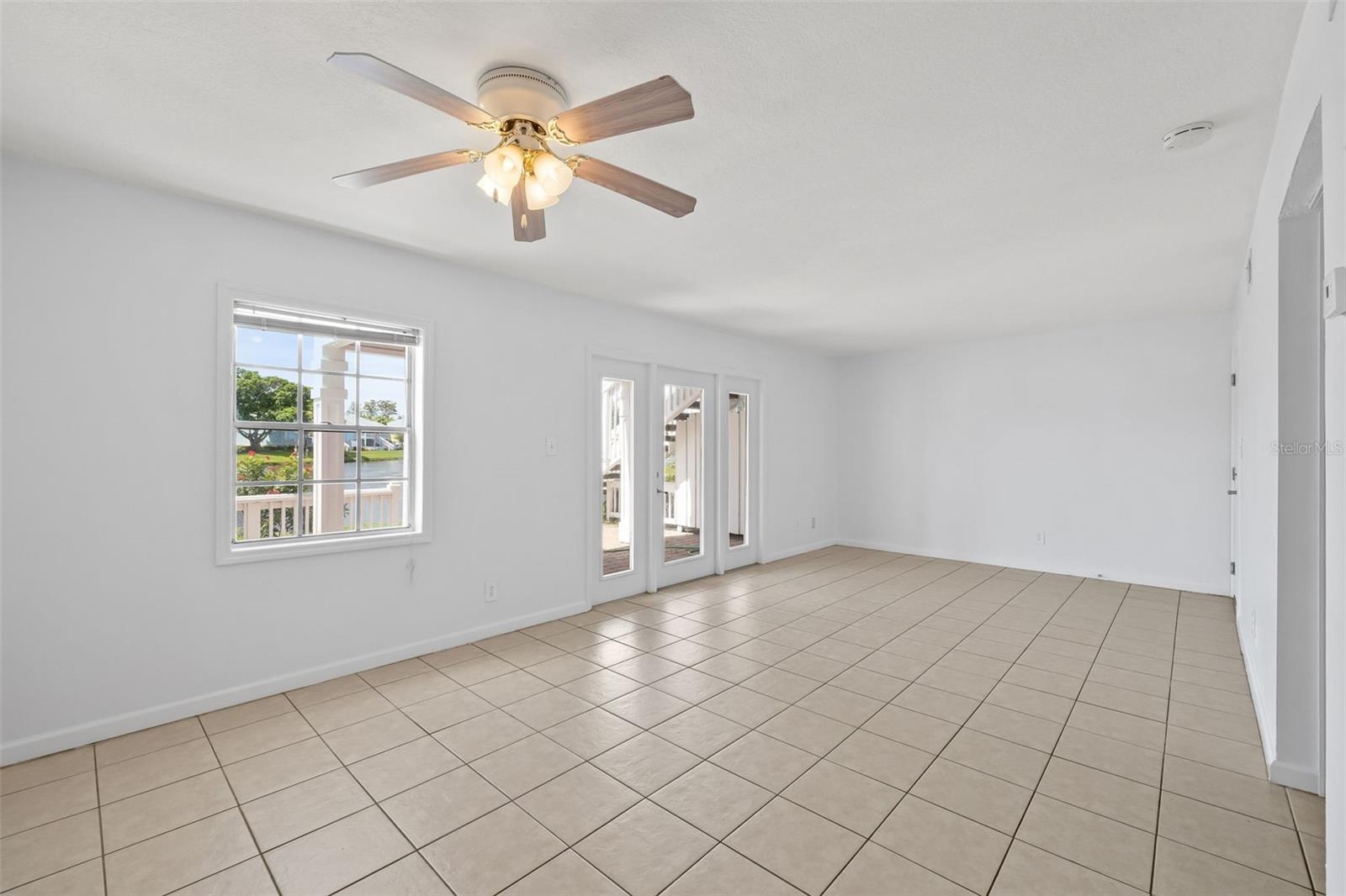 Image 13 of 42 For 190 Pompano Drive Se A