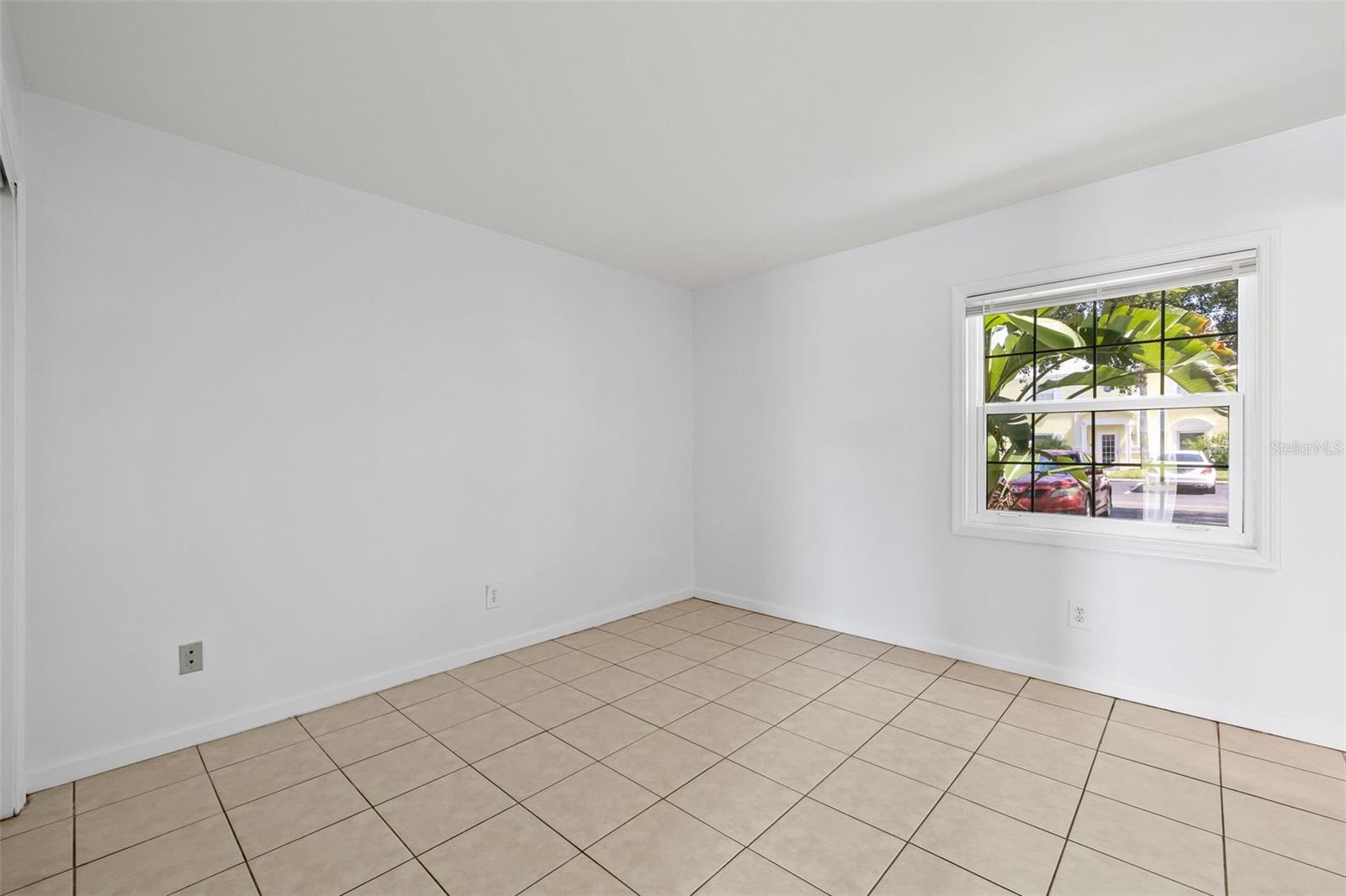 Image 21 of 42 For 190 Pompano Drive Se A