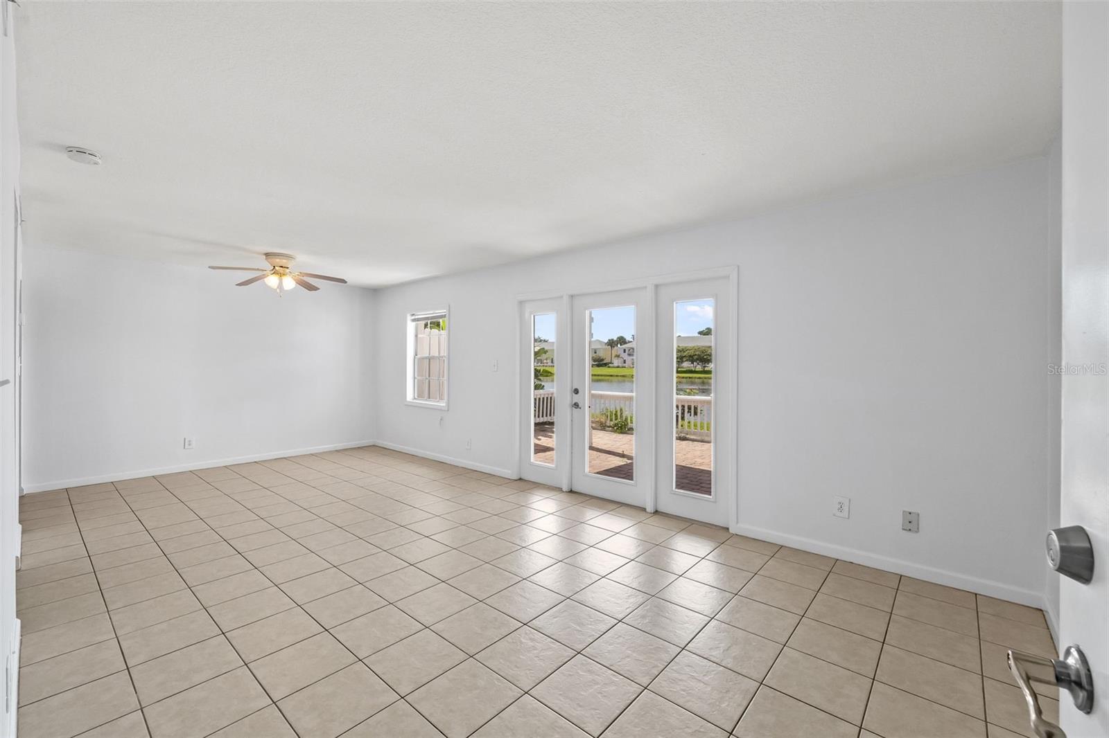 Image 7 of 42 For 190 Pompano Drive Se A