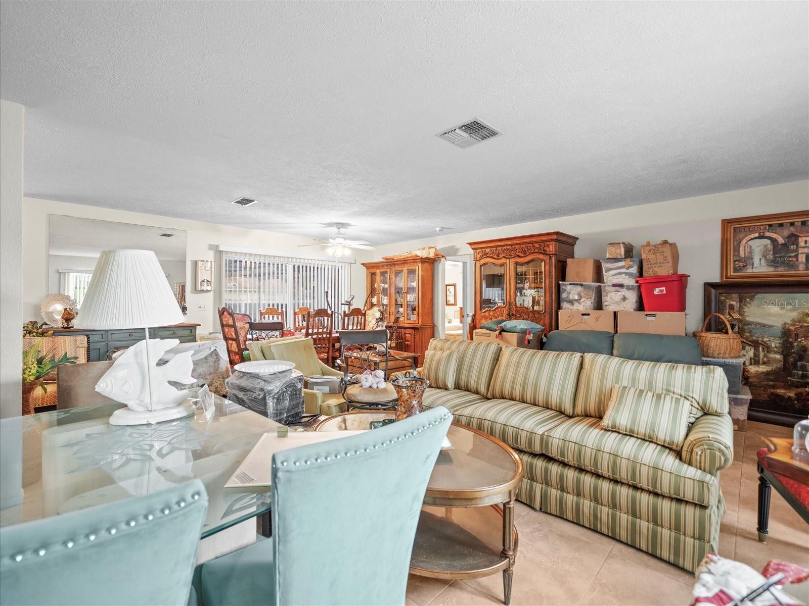 Listing photo id 3 for 12911 Cedar Ridge Drive