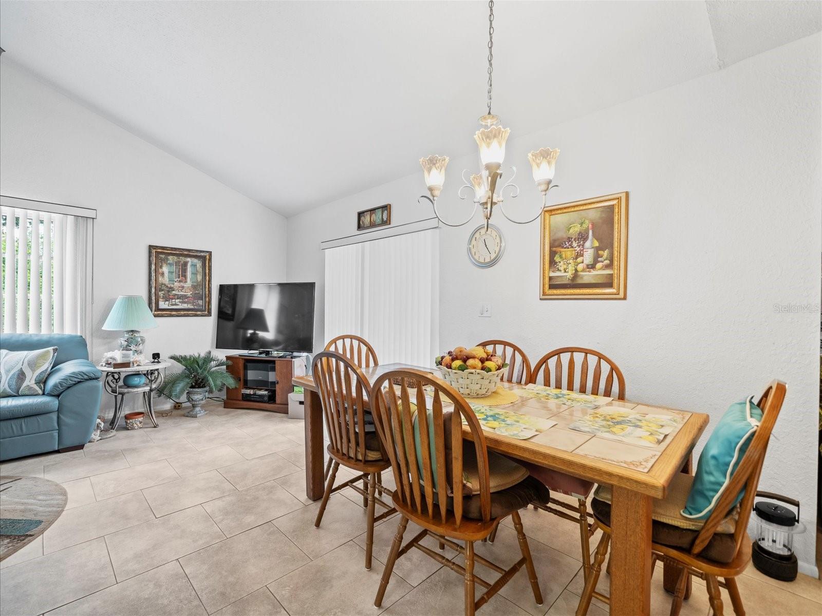 Listing photo id 7 for 12911 Cedar Ridge Drive