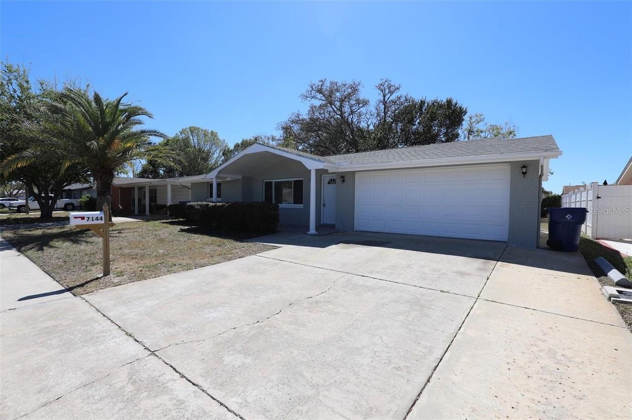 Listing photo id 1 for 7144 Fairfax Drive