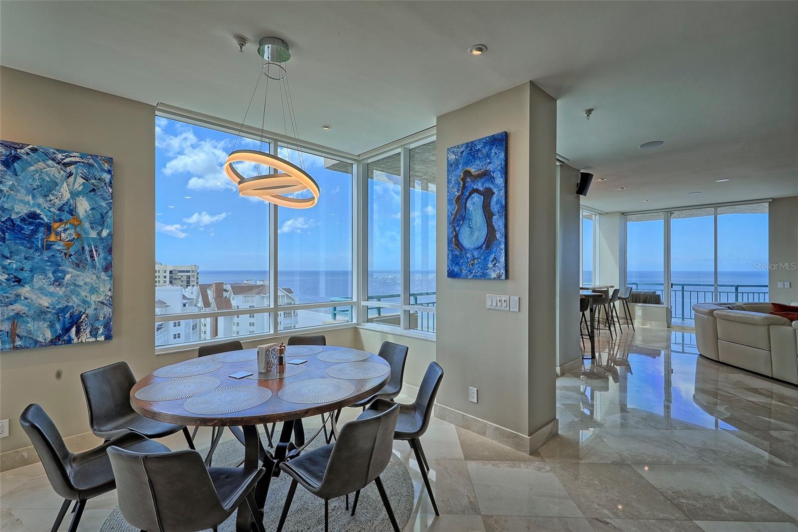 Listing photo id 18 for 1560 Gulf Boulevard 1107