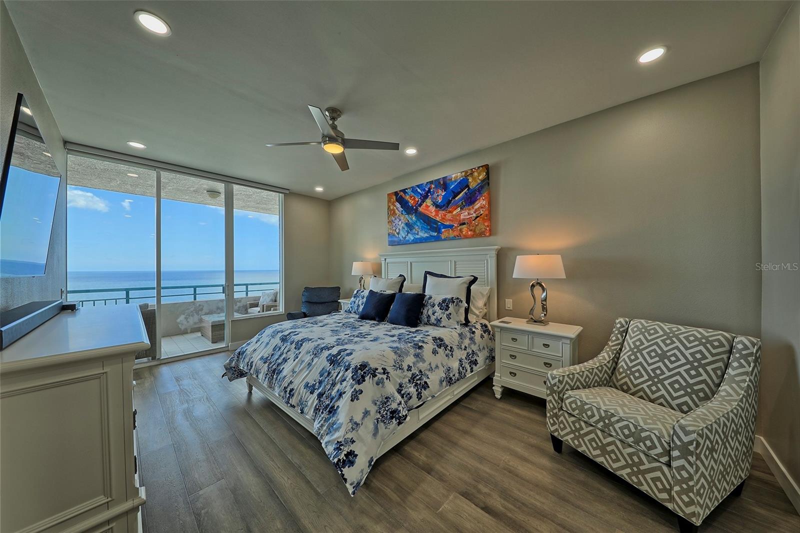 Listing photo id 20 for 1560 Gulf Boulevard 1107