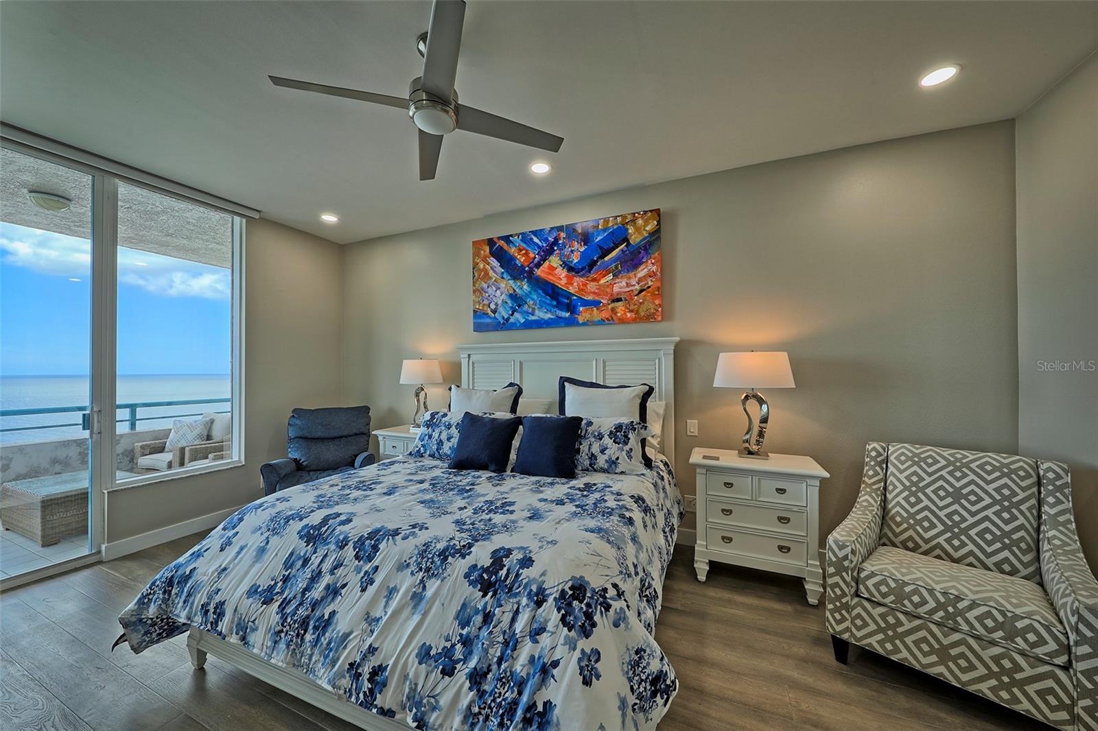 Listing photo id 21 for 1560 Gulf Boulevard 1107