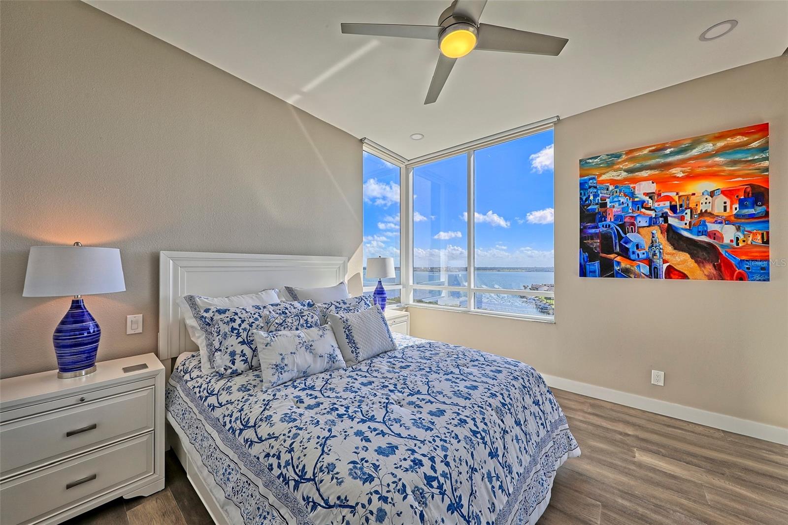 Listing photo id 29 for 1560 Gulf Boulevard 1107