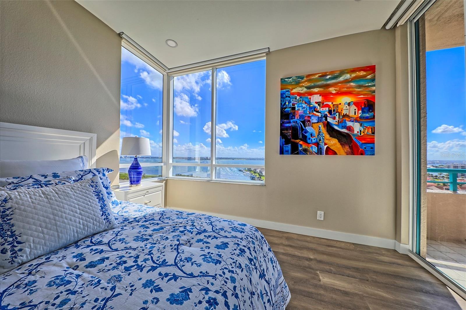 Listing photo id 30 for 1560 Gulf Boulevard 1107