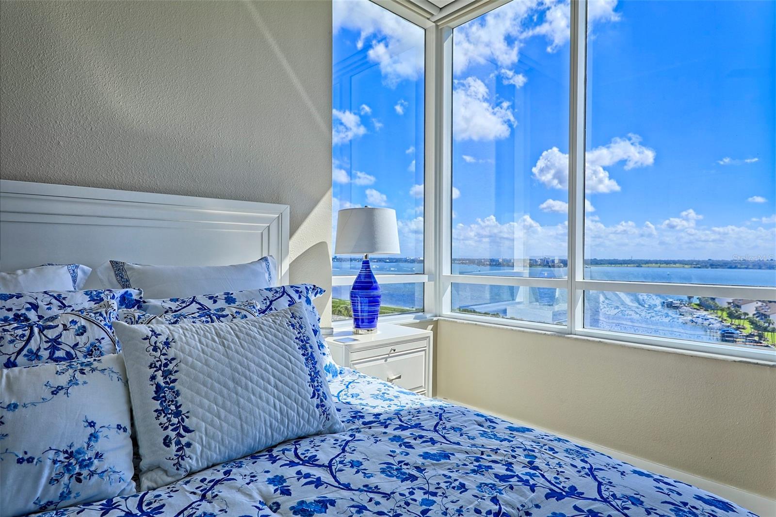 Listing photo id 31 for 1560 Gulf Boulevard 1107