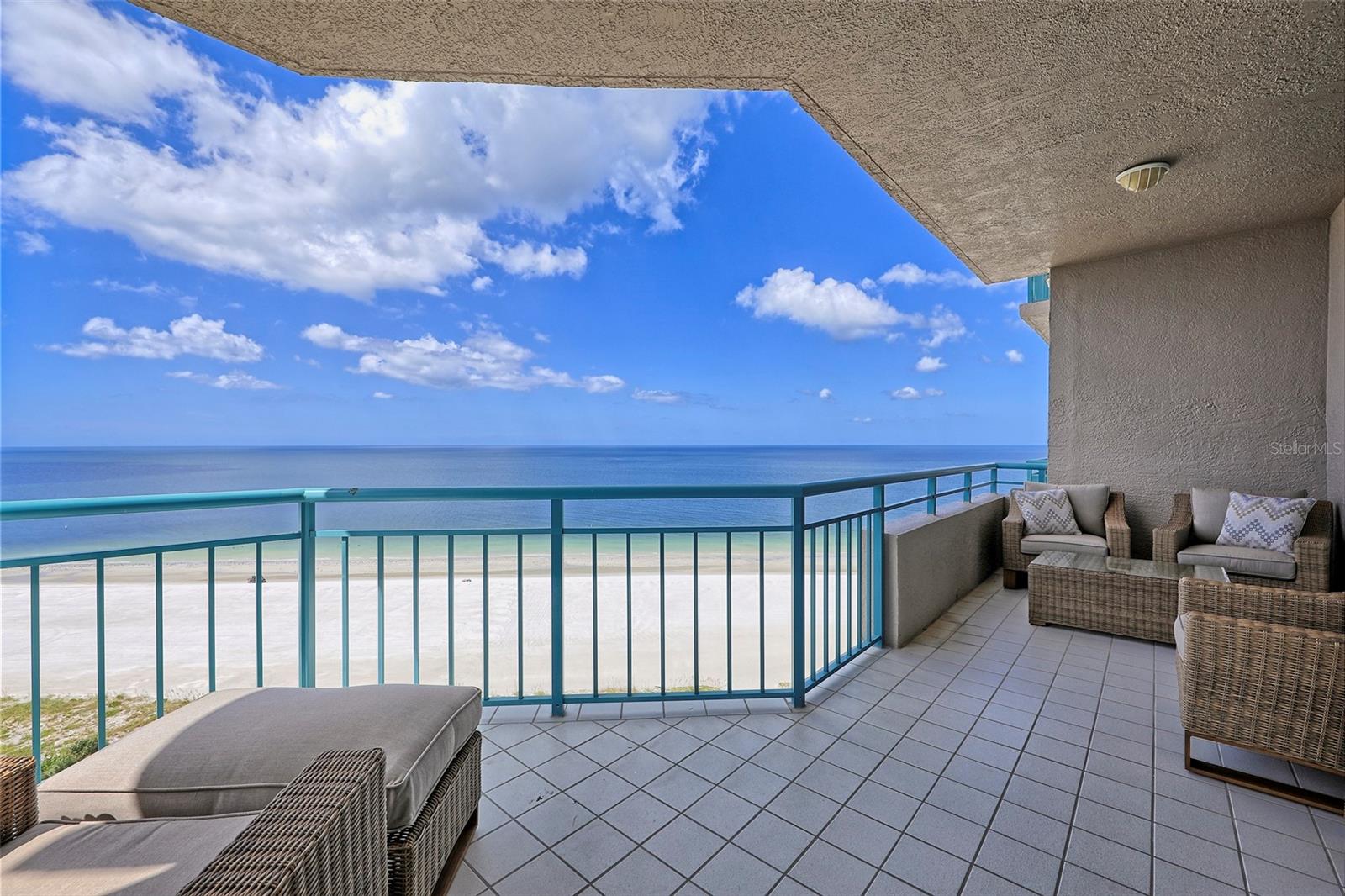 Listing photo id 44 for 1560 Gulf Boulevard 1107