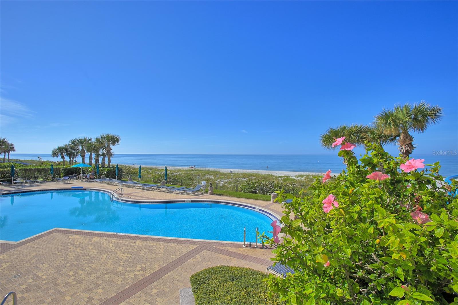 Listing photo id 76 for 1560 Gulf Boulevard 1107