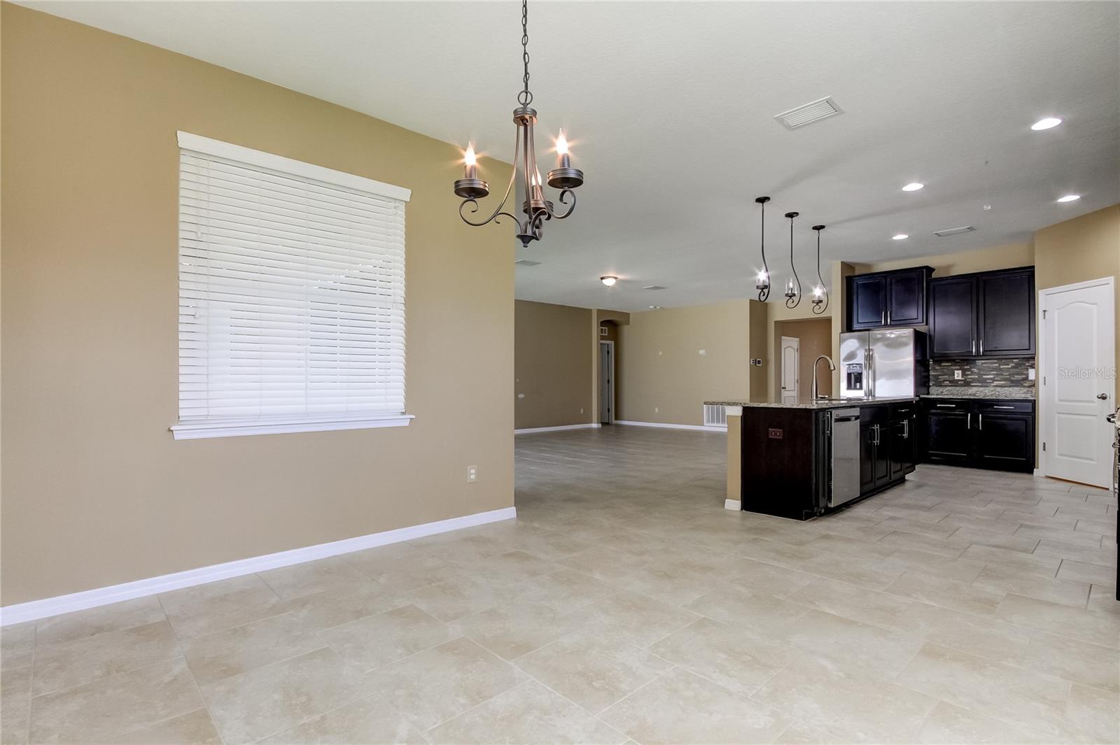 Listing photo id 13 for 5453 Suncatcher Drive