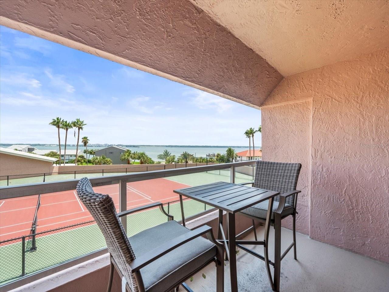 Listing photo id 14 for 1340 Gulf Boulevard 4d