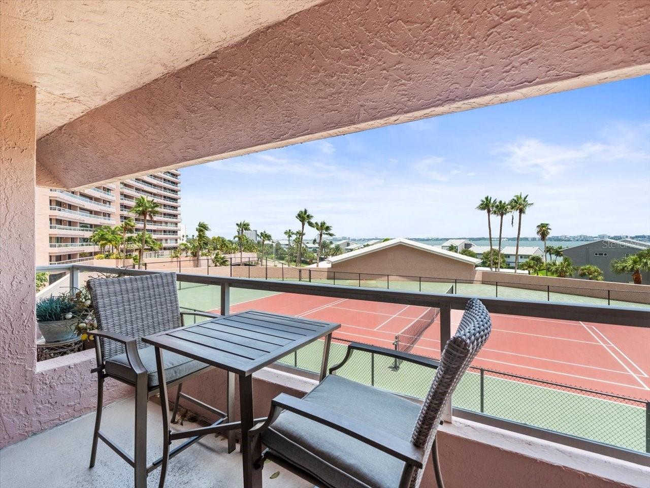 Listing photo id 15 for 1340 Gulf Boulevard 4d