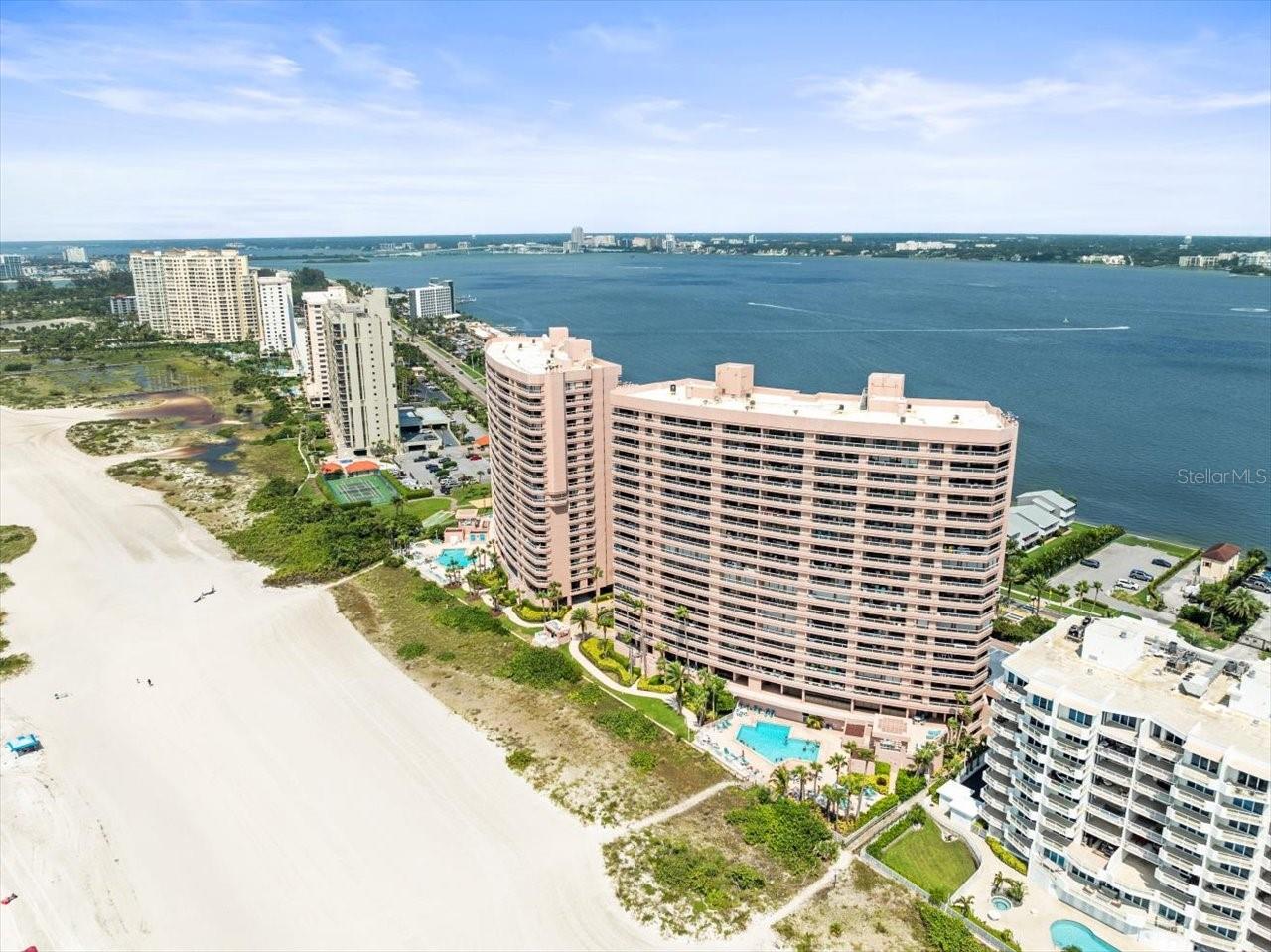 Listing photo id 75 for 1340 Gulf Boulevard 4d