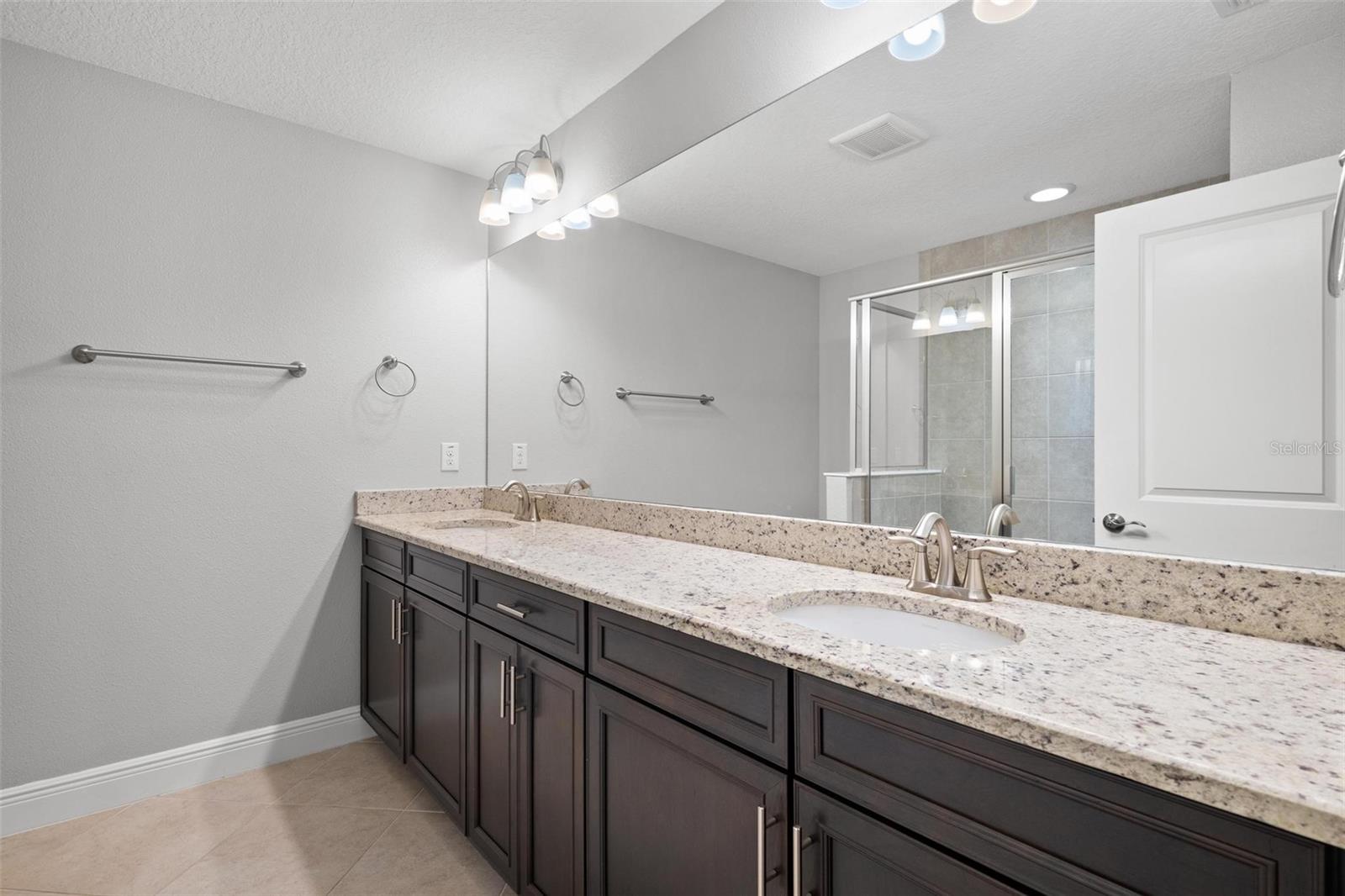 Listing photo id 13 for 2503 Arch Avenue 139w