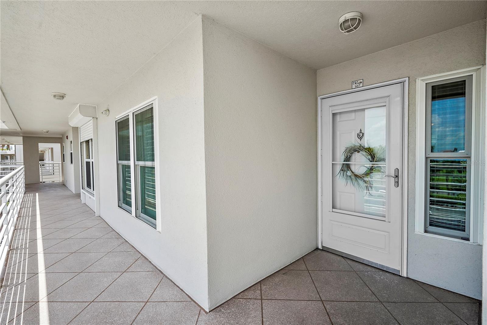 Listing photo id 2 for 5701 Bahia Del Mar Circle 507