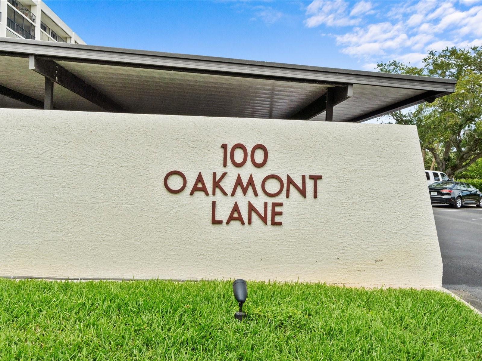 Listing photo id 33 for 100 Oakmont Lane 301