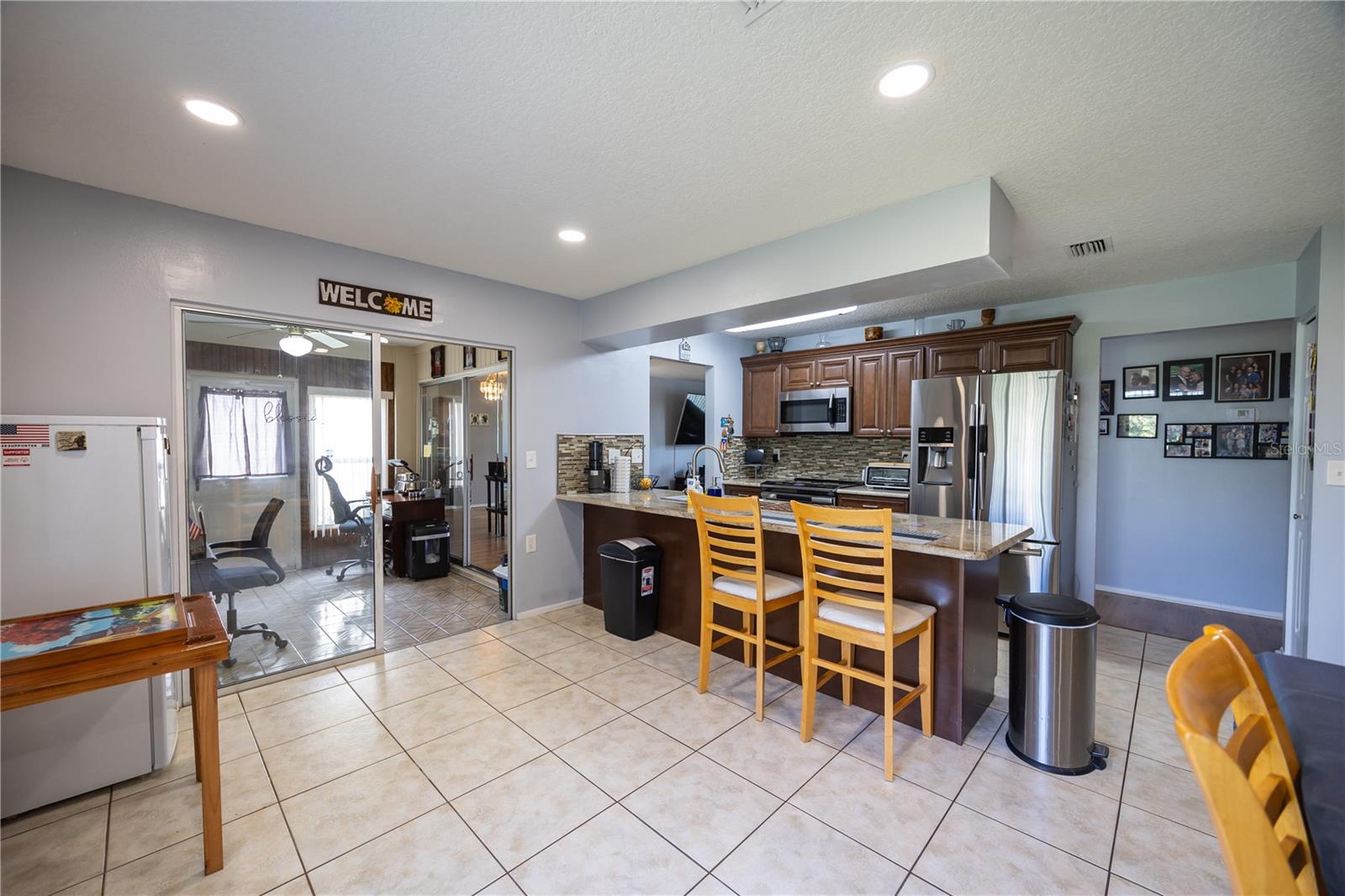 Listing photo id 8 for 8215 Lora Del Rio Drive