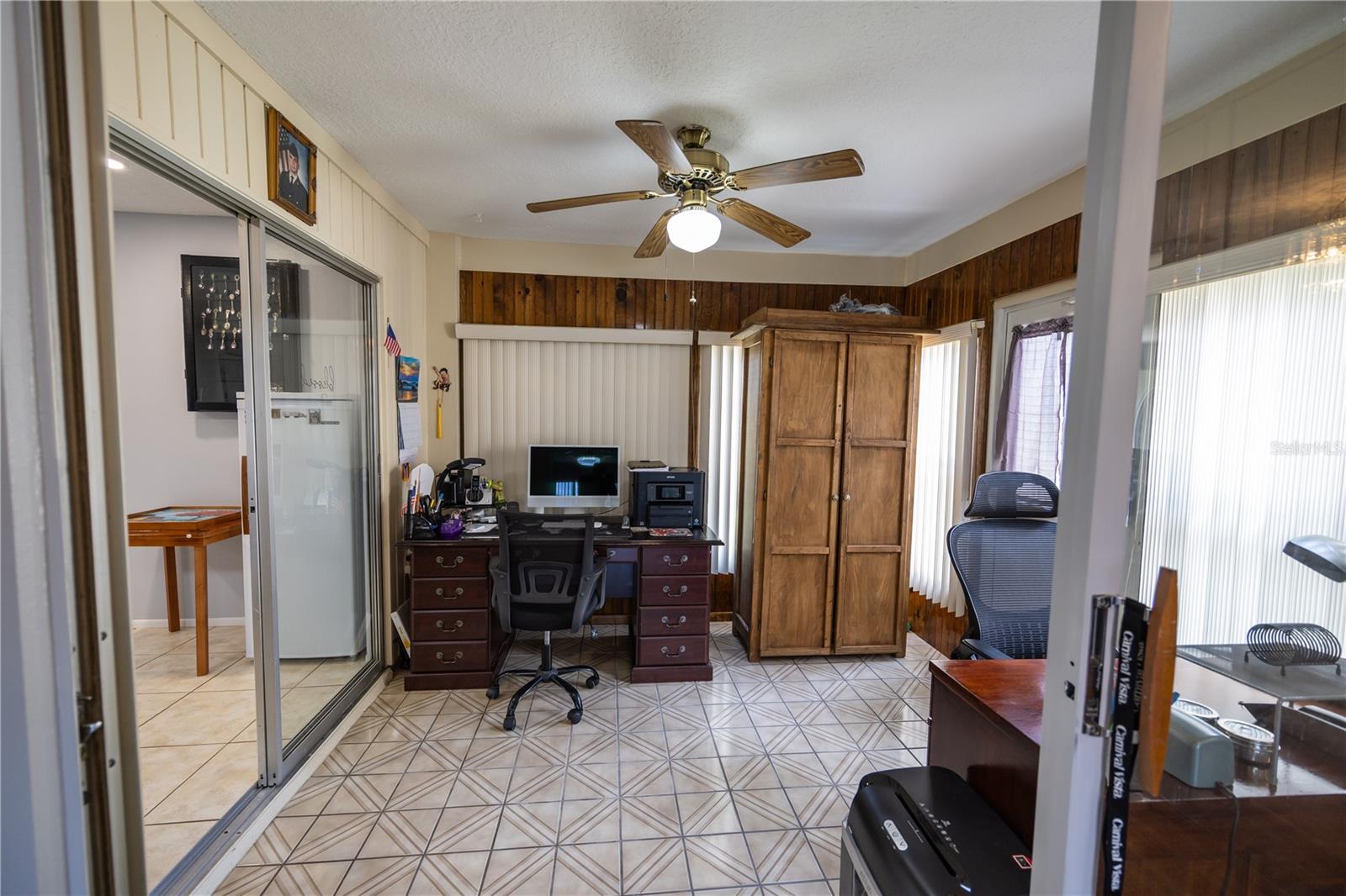 Listing photo id 9 for 8215 Lora Del Rio Drive