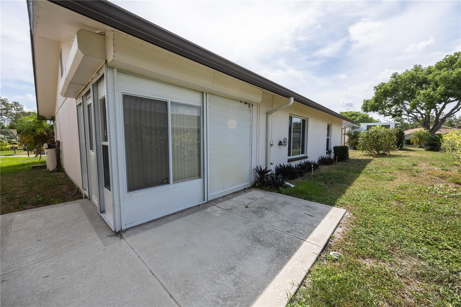 Listing photo id 27 for 8215 Lora Del Rio Drive