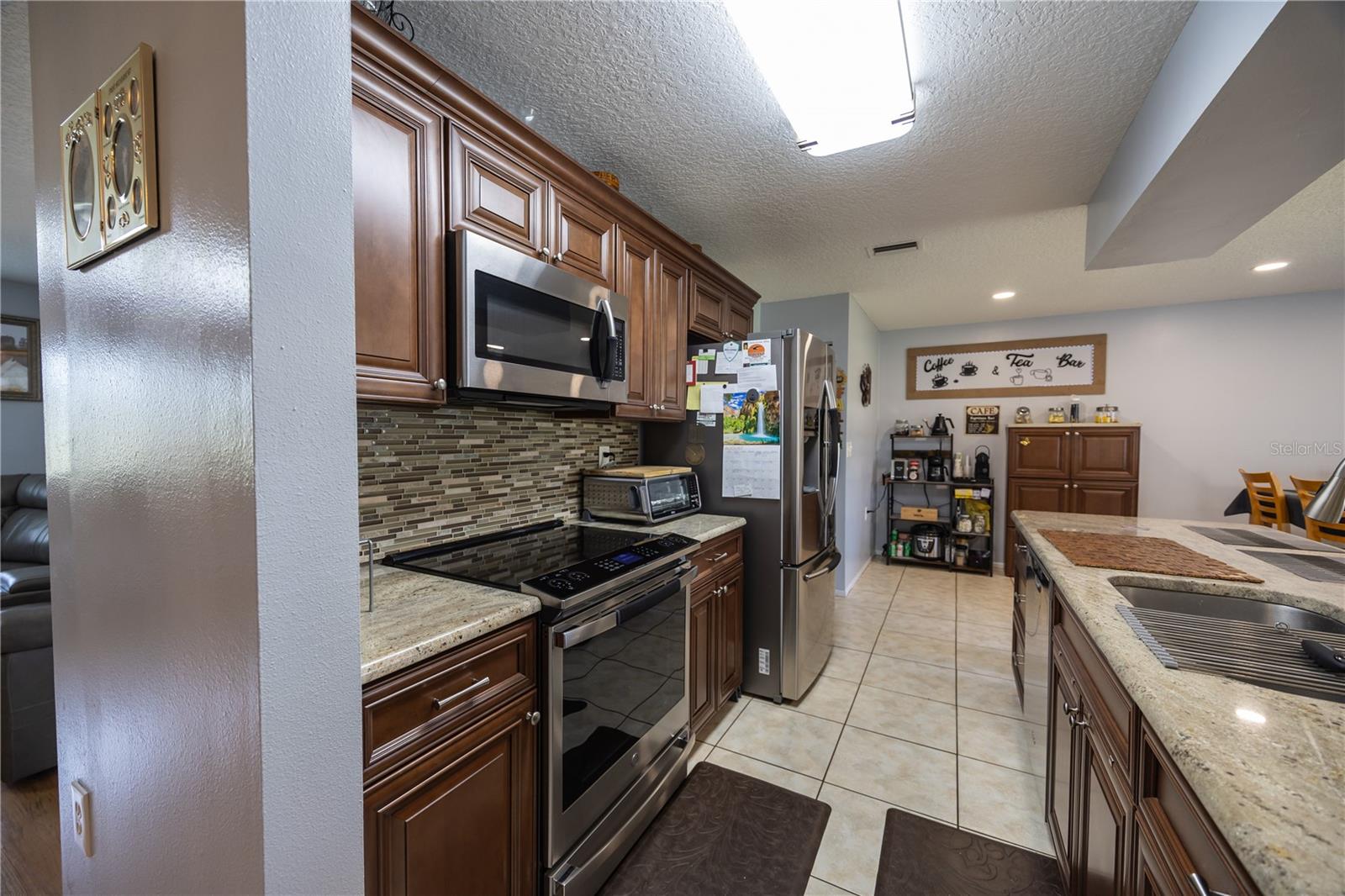 Listing photo id 5 for 8215 Lora Del Rio Drive