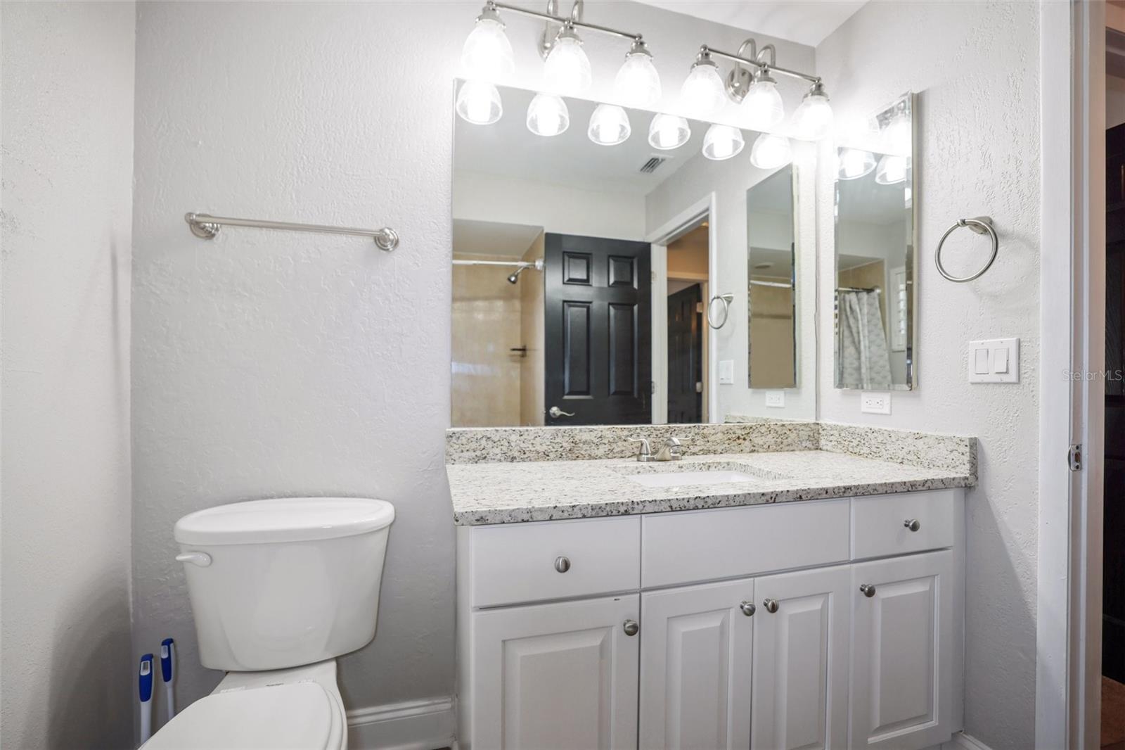 Listing photo id 11 for 3297 Valemoor Drive