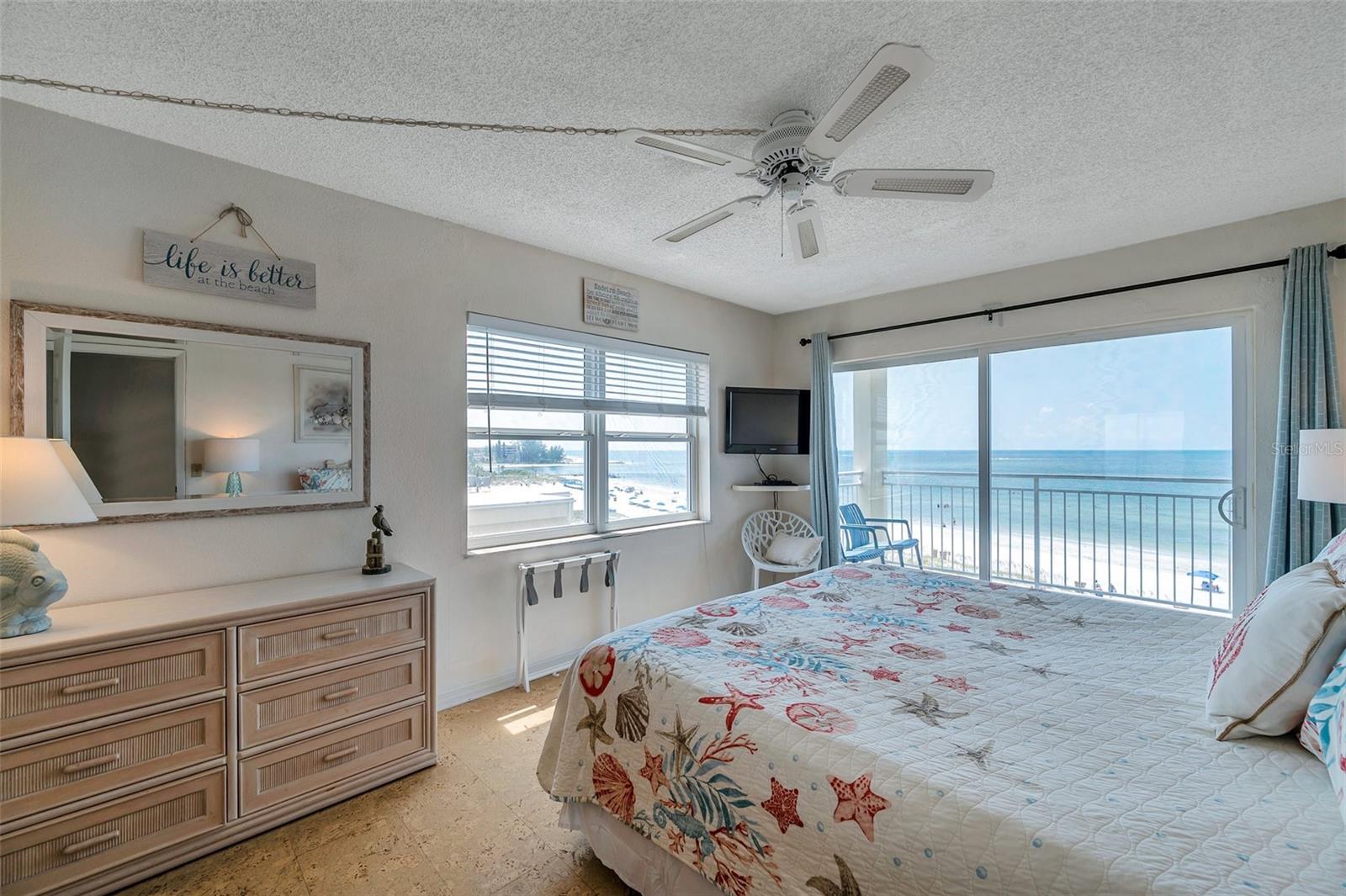 Listing photo id 24 for 13000 Gulf Boulevard 409