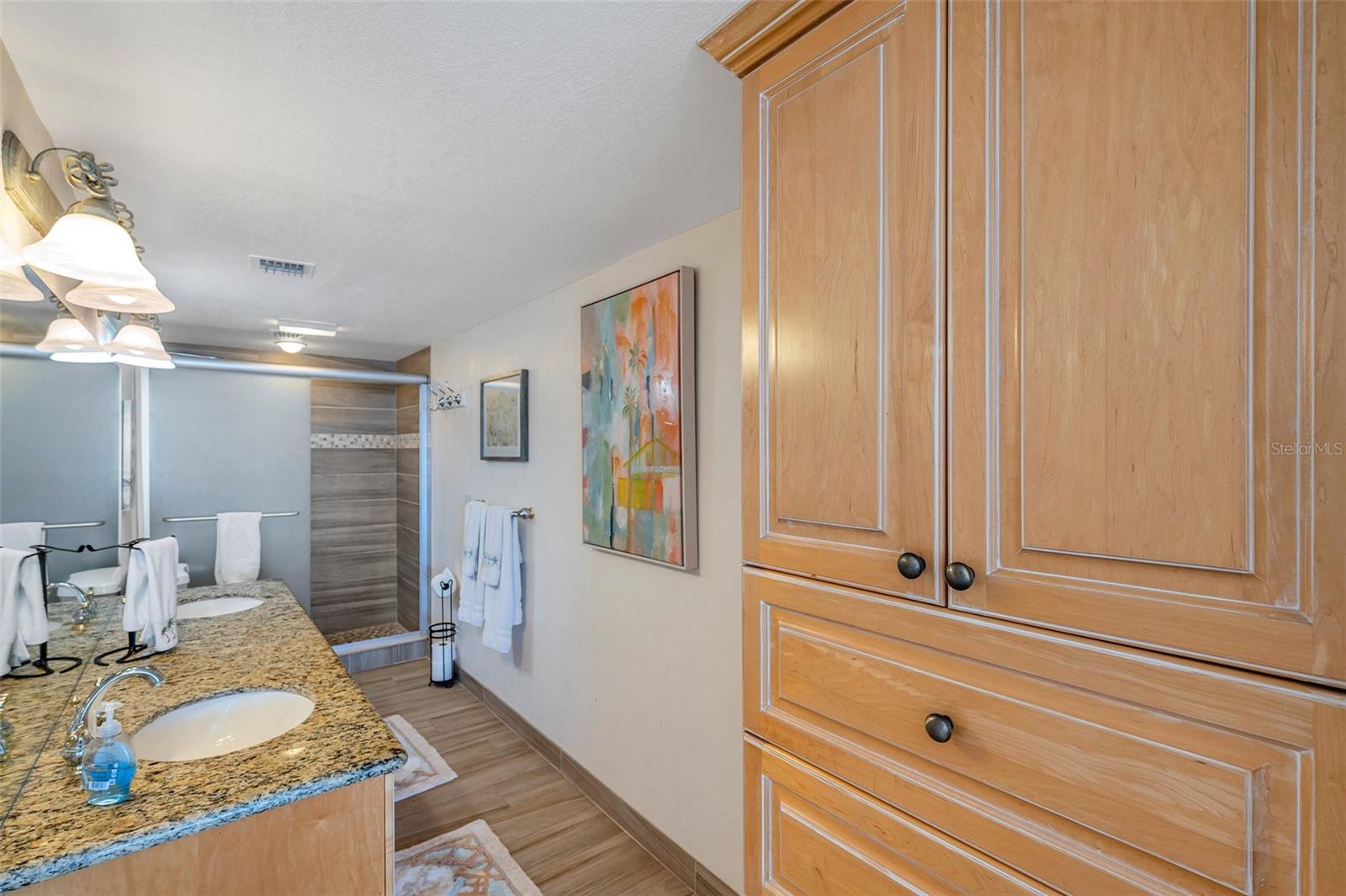 Listing photo id 30 for 13000 Gulf Boulevard 409