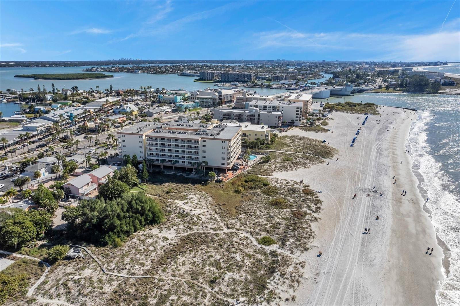 Listing photo id 32 for 13000 Gulf Boulevard 409