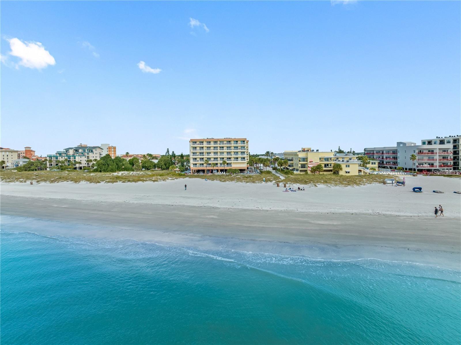 Listing photo id 4 for 13000 Gulf Boulevard 409