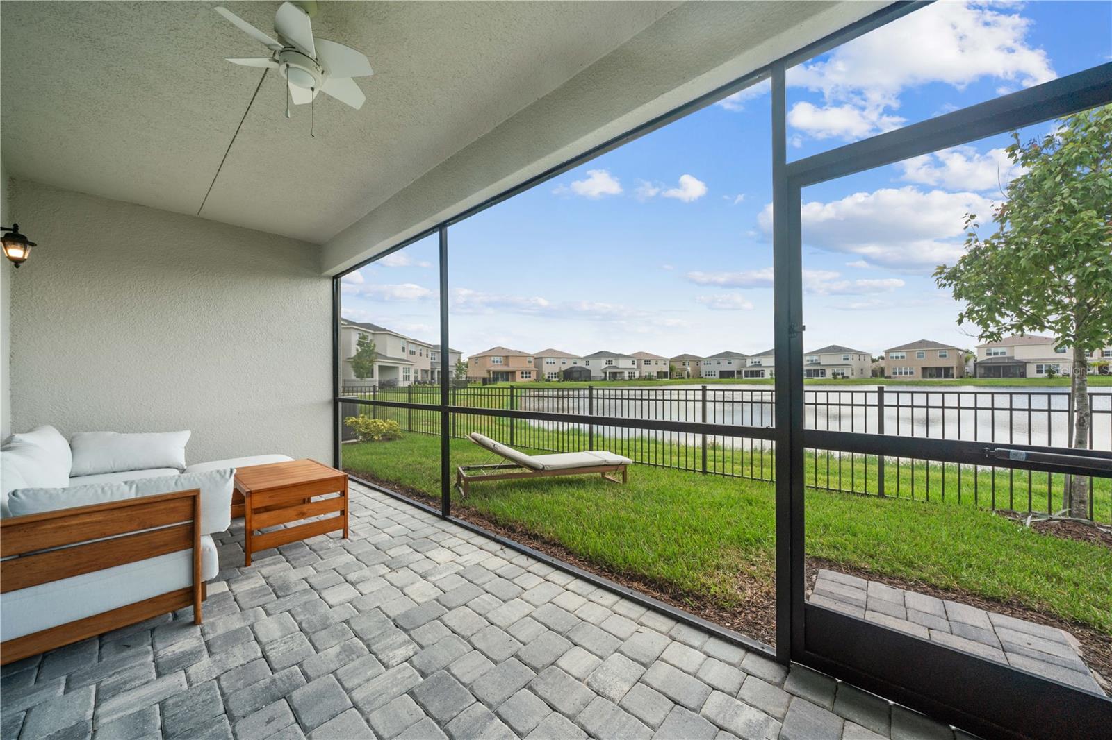 Listing photo id 42 for 3472 Great Banyan Way