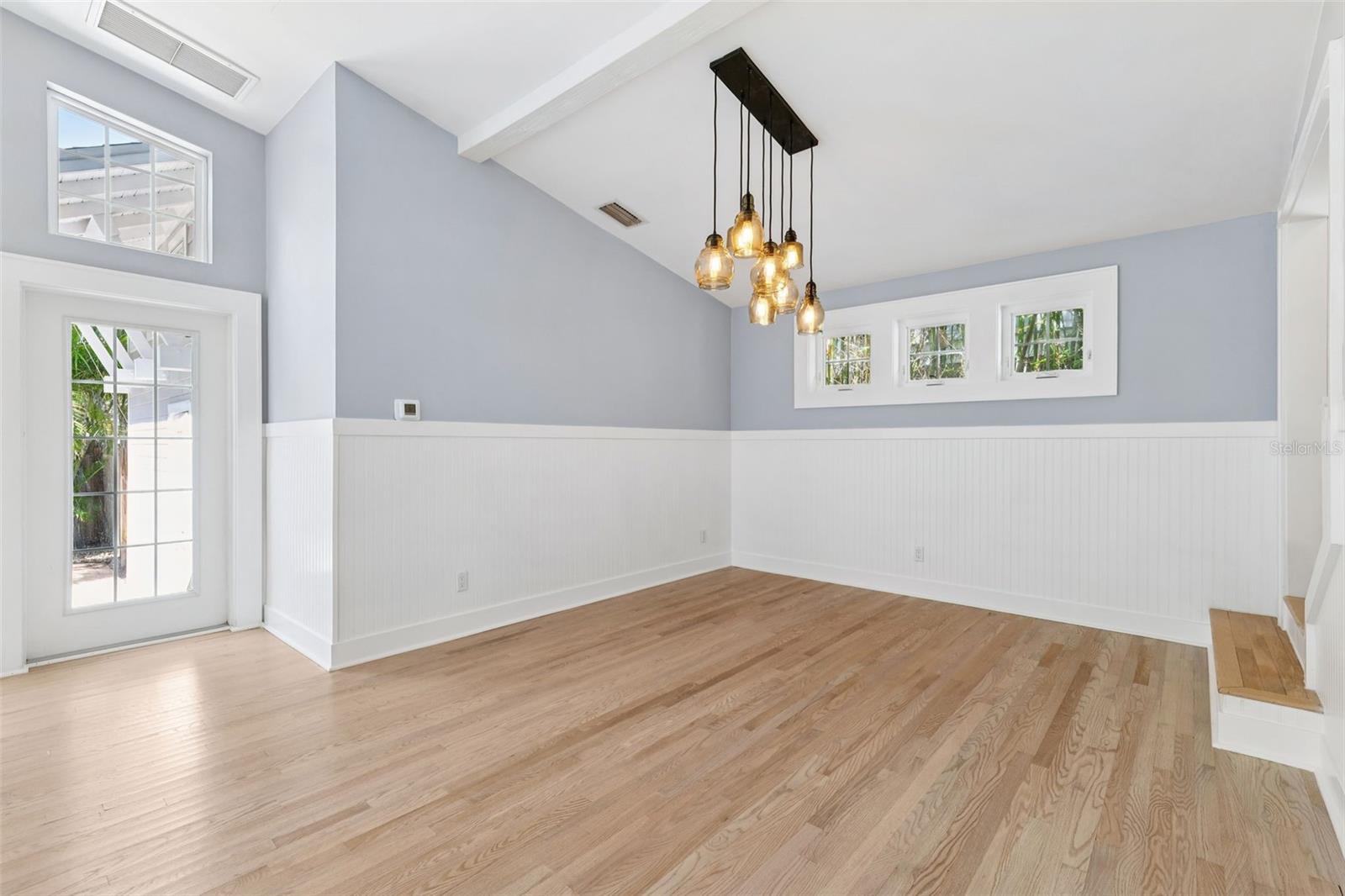 Image 18 of 56 For 106 19th Avenue