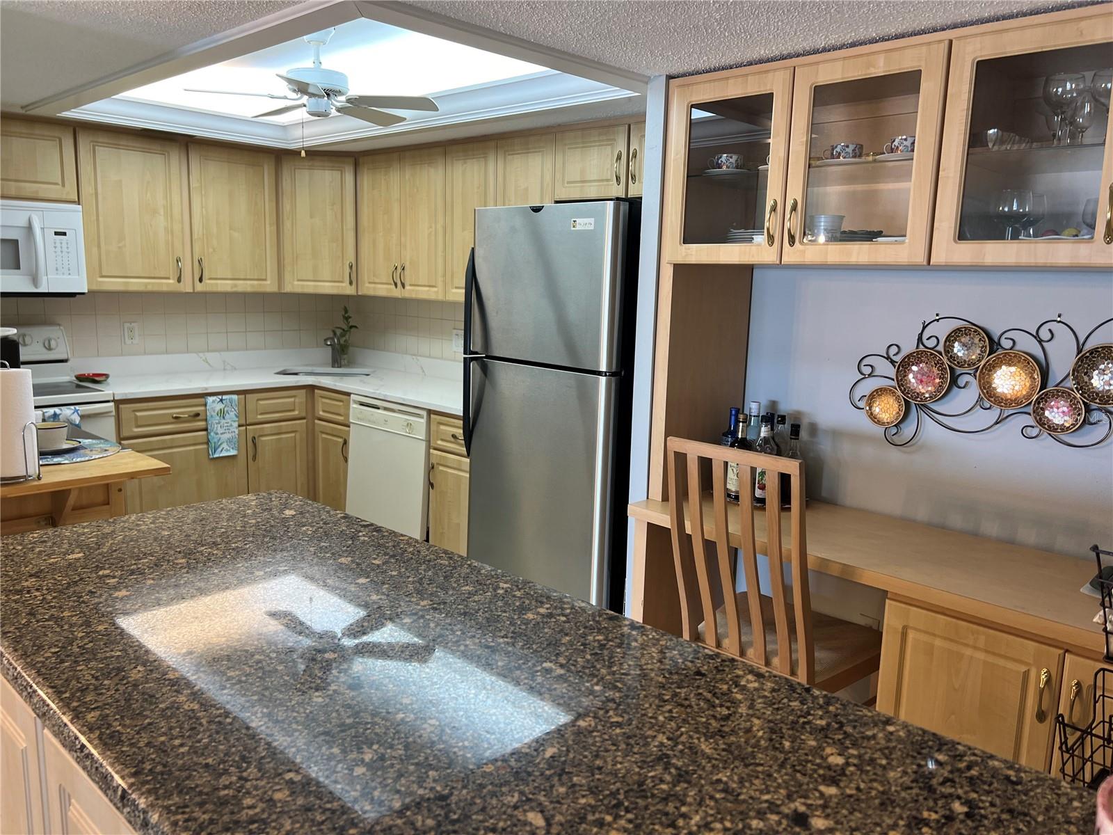 Image 17 of 20 For 855 Bayway Boulevard 402