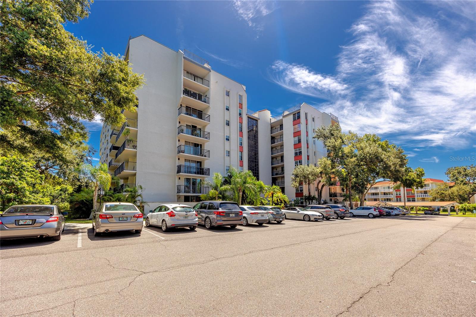 Listing photo id 2 for 2699 Seville Boulevard 609