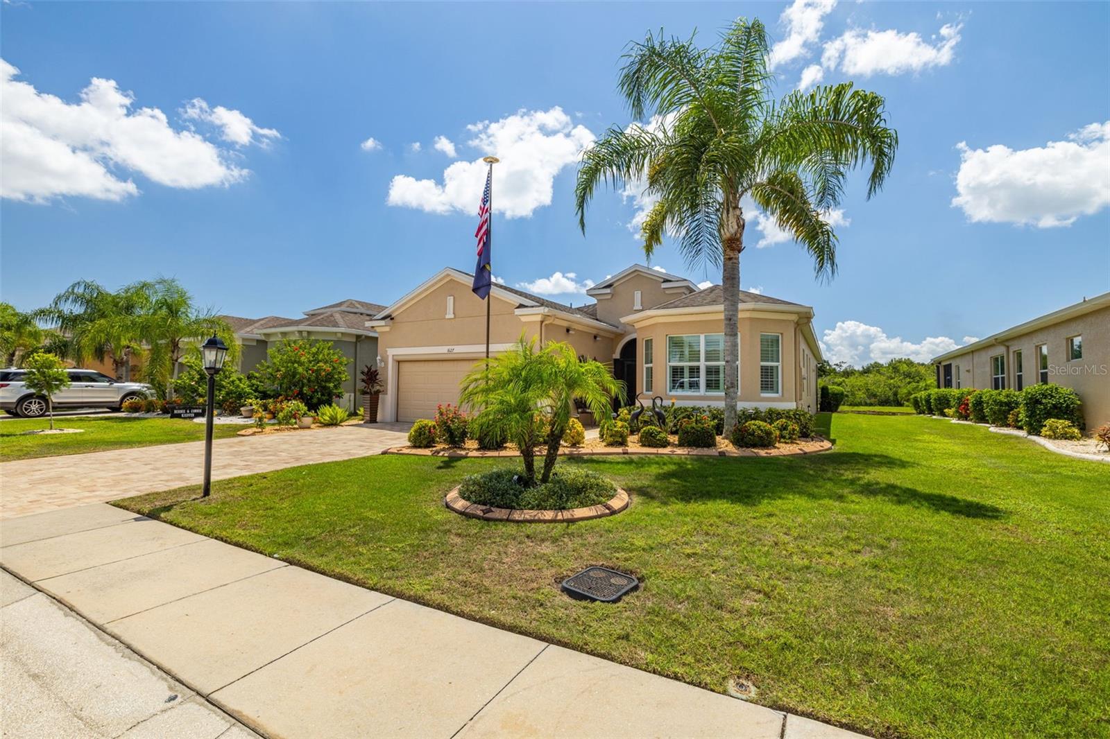 Listing photo id 0 for 1627 Emerald Dunes Drive