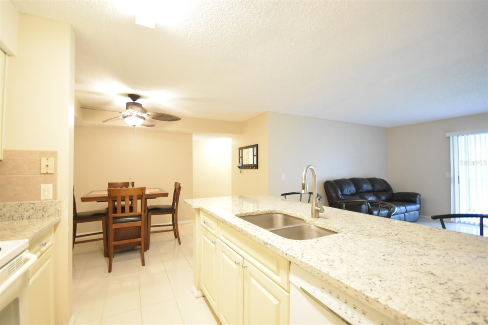 Listing photo id 9 for 9481 Highland Oak Drive 1402